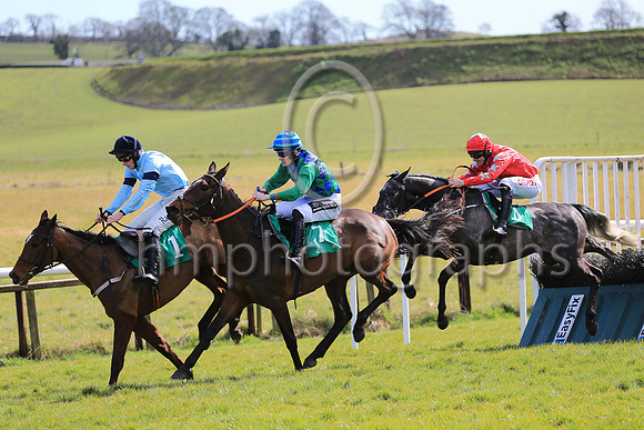 01st Percy and D N Russell ( 6 , red. Gold star ) Trainer - G Elliott , Owner - George Turner  Clipper Logistics Group Ltd