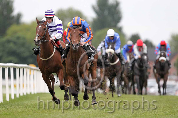 R7 - Slade (White & Purple Hoops) Rider P J Smullen and Rockymountainhigh (Royal Blue Orange Disc) Rider Johnny Murtagh battle it out. Rochymountainhigh won the race - FT8E0607-e