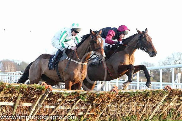 11 Isle View & B M Cash - 11th (5, white, emerald green star) & 13 SunsetsToRise & J S McGarvey - 13th (13, black, white star, maroon sleeves) - CU2D9846-62
