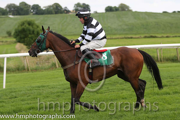 12 Boker Hill & R C Colgan - PU (8, white, black hoops) - AA1V0952