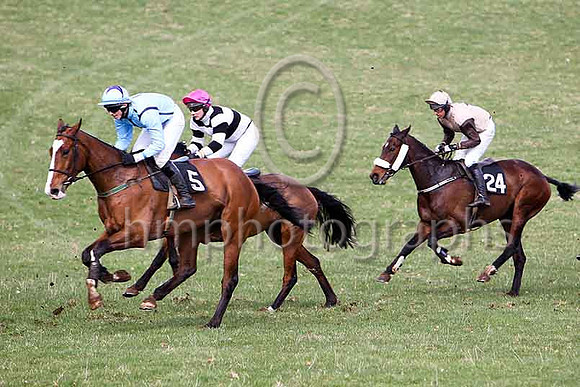 Third Race - Wari Mist (5) 1st Div 1, jockey B G Crawford, Oh Jakers (31) PU , jockey J J Gault, Finner Express (24) 6th Div 1 , jockey R O'sullivan - CU2D7080-e