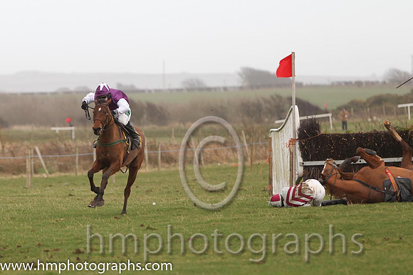 01 Patsy's Benefit & J P McKeown - Winners (7, purple, white sleeves) & 08 South Circle & Ms R Blackmore - Fell (5, grey, maroon chevrons) - FT8E3215-56
