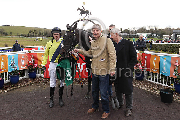 01st Timewaitsfornoone and Mr M J O?Hare 5 ( 3 , yellow, blue sash ) Trainer - A Fleming , Owner - Barry Connell