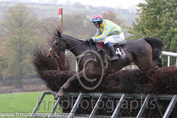 01 Mercers Court & P E Turley - winner (4, light blue and yellow stripes ) - FT8E9486-Edit-1