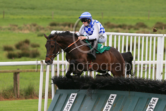01st BUILDING BRIDGESand Mr O. McGill (7) ( 4 , blue and white check ) Trainer - GARY MCGILL , Owner - Taphouse Syndicate