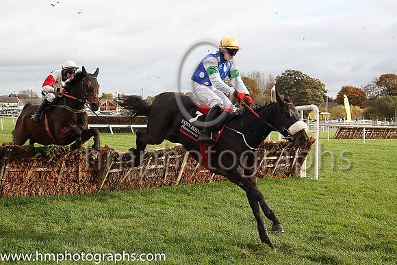 04th Castlehume and K C Sexton ( 7 , light blue, white spots ) Trainer - G Elliott , Owner - Castlehume Syndicate