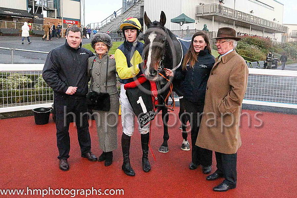 01st Realt Mor and K M Donoghue ( 1 , black, yellow diamond ) Trainer - G Elliott , Owner - Mrs P Sloan