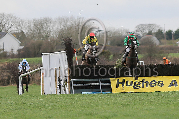 01st CHOSEN DREAM and Derek O'Connor ( 4 , EMERALD GREEN,red braces; emerald green sleeves; emerald green cap,red diamonds ) Trainer: Graham McKeever , Owner : Mrs M.E. Hagan