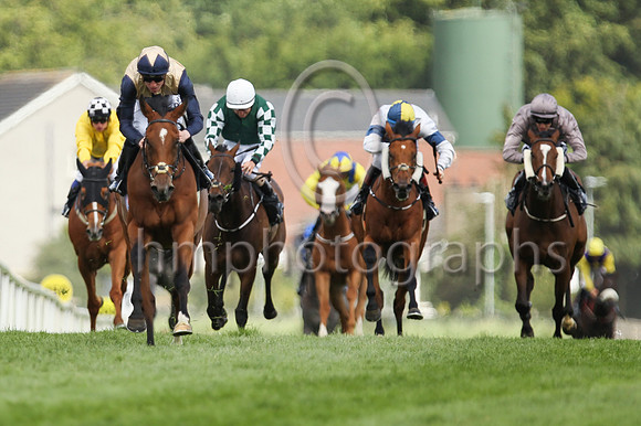 01st Onameridance (2 beige, blue cross ) Jockey: Shane Crosse , Trainer: Joseph Patrick O'Brien