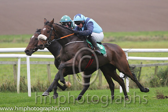 01 Crown Theatre and P Carberry - - 01st (5 ,Light blue, dark blue chevron ) Trainer - G Elliott