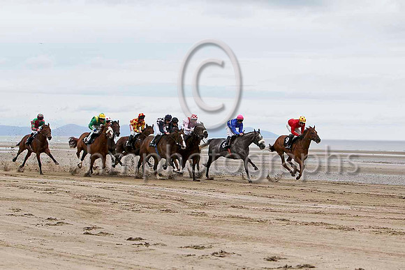 Smoky Cloud in the lead, Winner, Jockey D E Mullins -FT8E4090-e2