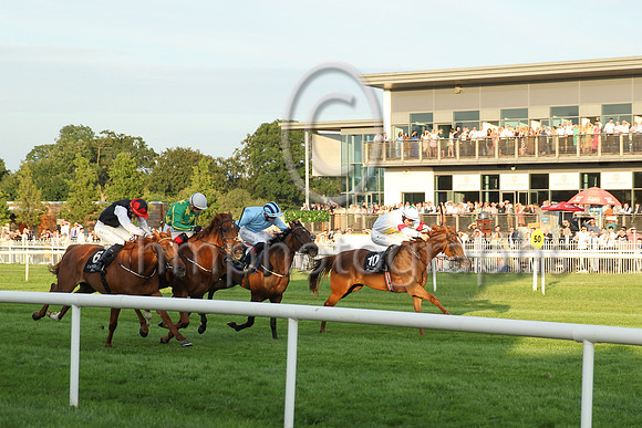 01st Starlight Rose (10 , white, yellow star ) Jockey: W Joyce(7) , Trainer: Thomas Dowling
