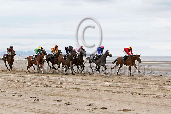 Smoky Cloud in the lead, Winner, Jockey D E Mullins -FT8E4092-e2