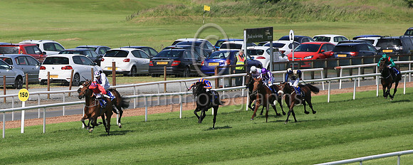 01st Urban Oasis (6 red, blue seams ) Jockey: Jamie Powell7 , Trainer: John James Feane