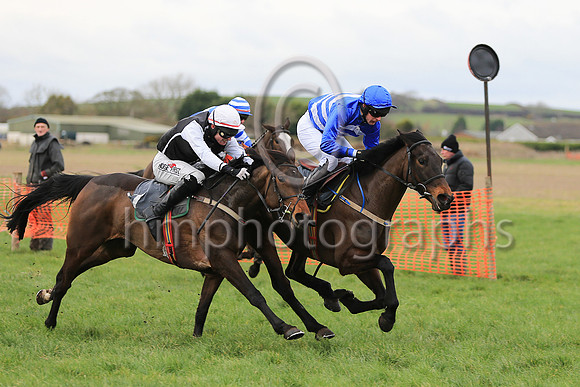 01st CANGODEMAYO (GB) and M J O'Hare ( 7 , WHITE,royal blue chevrons; royal blue sleeves; royal blue cap ) Trainer: J.G. Cosgrave , Owner : Patrick G.J. Murphy