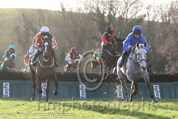 02 Seancill Oir & K C Sexton - 2nd (9, dark green and orange quartered ) , 01 Maple Valley Gold & Miss R Blackmore - winners (6, black and red halved) & 09 Sansa Stark & R P Treacy - 9th (8,royal blue