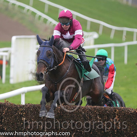 05 Ravished and A E Lynch - F - 05th (4 ,Maroon, white star ) Trainer - M F Morris