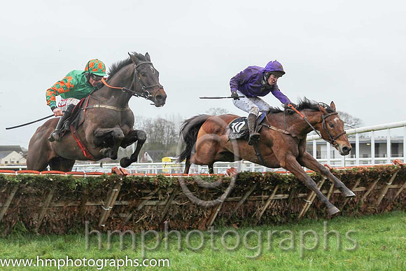 01 Gold Not Silver & D N Russell - winners (8, emerald green) & 02 Court Jester & J S McGarvey - 2nd (10, purple) - CU2D0679-10