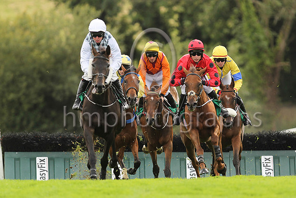 04th Scotch Beg and A E Lynch ( 4 , black, white sleeves ) Trainer - A Oliver , Owner - W I MacKenzie