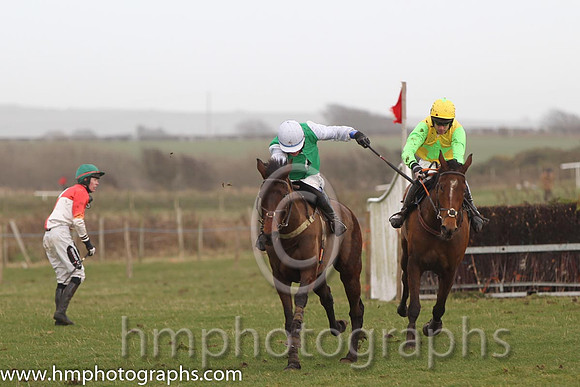 04 Sawel & P E Turley - 4th (18, green, white plain sleeves ) & 03 The Bosses Sister & Derek O'Connor - 3rd (21, yellow, green star ) - FT8E3229-68
