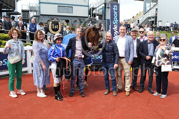 01st Atavique (3 blue, orange seams,red and white check cap ) Jockey: Siobhan Rutledge5 , Trainer: Thomas Gibney