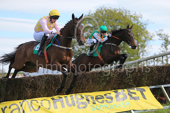 01st KINGS MONARCH (GB) and R James ( 15 , EMERALD GREEN,orange spots; white sleeves,orange spots; emerald green cap ) Trainer: Donnchadh Doyle , Owner : Syndicate Monbeg