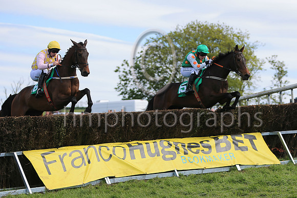 01st KINGS MONARCH (GB) and R James ( 15 , EMERALD GREEN,orange spots; white sleeves,orange spots; emerald green cap ) Trainer: Donnchadh Doyle , Owner : Syndicate Monbeg