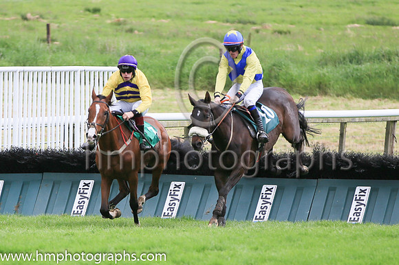 07th Greenandwhitearmy (10 ,yellow, royal blue cross sashes ) Jockey: S O'Callaghan(7) ,Trainer: Neil McKnight