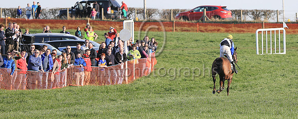 01st ROSSAMILAN and l O'Carroll ( 6 , BLACK,white cross belts; blue sleeves; yellow cap ) Trainer: Paul McAleese , Owner : Laura McAleese
