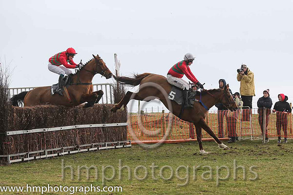 03rd Me And Julio ( 1 )  M F Rice - Trainer: Nessa Toher - red, emerald green chevrons and 02nd Maple Mons ( 5 )  B O'Neill - Trainer: D M Christie - red, gren chevrons, white cap