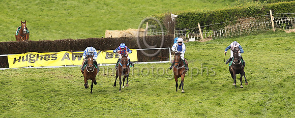 01st MOLLYKING and M J O'Hare ( 11 , PINK; blue sleeves; pink  blue striped cap ) Trainer: J.G. Cosgrave , Owner : Racing Carnglave