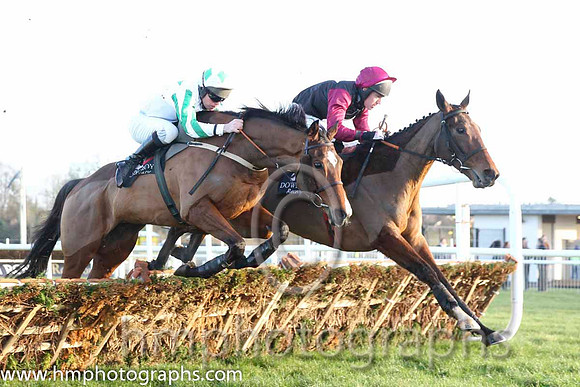 11 Isle View & B M Cash - 11th (5, white, emerald green star) & 13 SunsetsToRise & J S McGarvey - 13th (13, black, white star, maroon sleeves) - CU2D9848-64