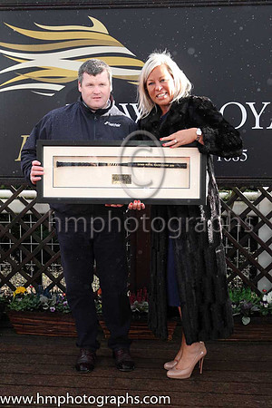 01st A Toi Phil and R Walsh ( 1 , maroon, white star, maroon cap ) Trainer - G Elliott , Owner - Gigginstown House Stud