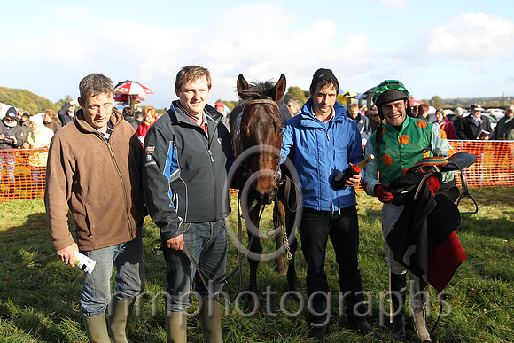 01st A Bold Move and R James ( 3 , EMERALD GREEN,orange spots; white,orange spots sleeves; emerald green cap ) Trainer: Donnchadh Doyle,, Owner : Monbeg Syndicate