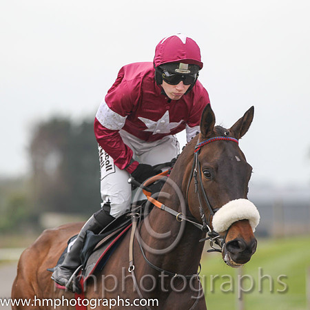 01 Officer Cadet & Ms N Carberry - winners (8, maroon, white star) - FT8E6092-1