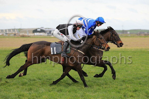 01st CANGODEMAYO (GB) and M J O'Hare ( 7 , WHITE,royal blue chevrons; royal blue sleeves; royal blue cap ) Trainer: J.G. Cosgrave , Owner : Patrick G.J. Murphy