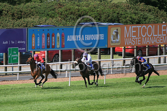 01st Urban Oasis (6 red, blue seams ) Jockey: Jamie Powell7 , Trainer: John James Feane