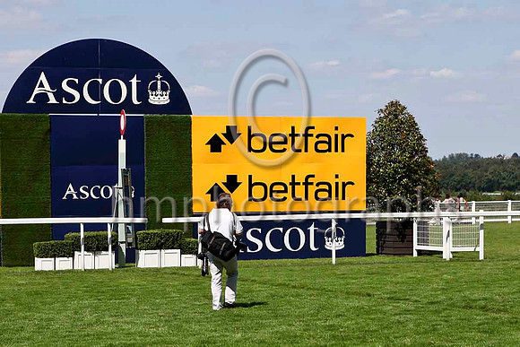 Richard Witaker of the Racing Post taking up his position at the finishing post at Ascot - IMG_9890-e2