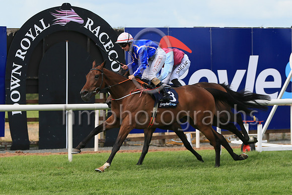 01st Atavique (3 blue, orange seams,red and white check cap ) Jockey: Siobhan Rutledge5 , Trainer: Thomas Gibney