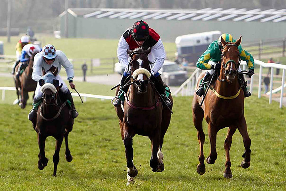 Dizzy Rascal - 2nd, Jockey C V Ring , Garamor Boy (centre) - Winner, Jockey M P Burke & Kid Curry - 2nd - Jockey T C Carroll - FT8E0427-e