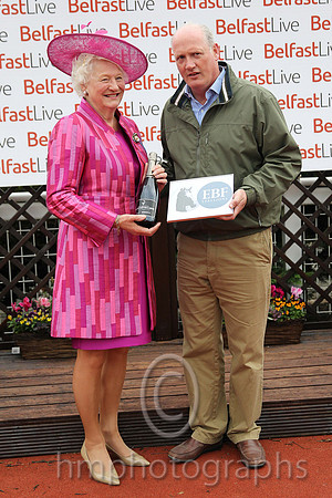Dame Mary Peters presents the prize to winning trainer Willie McCreery