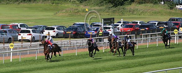 01st Urban Oasis (6 red, blue seams ) Jockey: Jamie Powell7 , Trainer: John James Feane