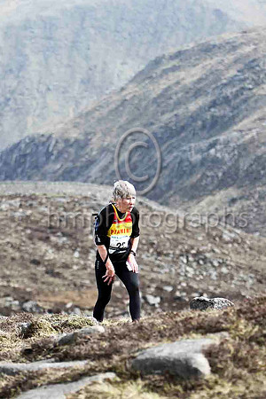 Alison Brentnall - Pennine Fell Runners - 132nd overll, 25th woman  in 3.47.55 -  - FT8E1873-e