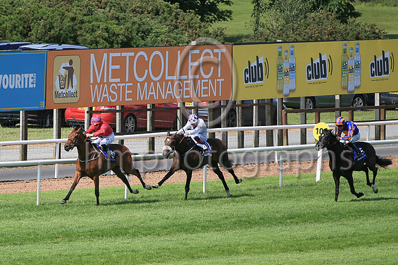 01st Urban Oasis (6 red, blue seams ) Jockey: Jamie Powell7 , Trainer: John James Feane
