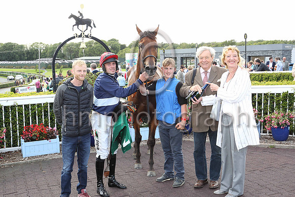 01st Slippery Serpent and Mr B 'Neill ( 2 , black, white cross sash ) Trainer - E J O'Grady , Owner - Mrs E J O'Grady