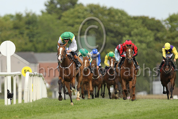 01st Fennor Cross (4 green, white seams, white sleeves ) Jockey: Donagh O'Connor , Trainer: John C McConnell