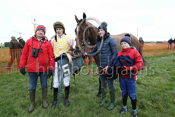 01st SENDING LOVE and M J O'Hare ( 5 , PINK  YELLOW CHECK; pink sleeves; yellow cap ) Trainer: Warren Ewing , Owner : Ewing, Warren