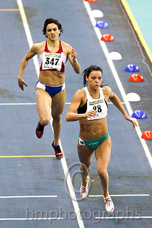 Marian Andrews (28) Togher AC Final Winner & Birsen Engin (347) Turkey 3rd in final - Women's 400m Heats - CU2D3344-e