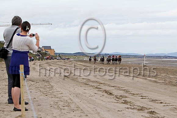 Racing on the strand - FT8E4129-e