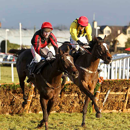 Accordian to Paddy (Red & Black striped sleeves) Winner - Jockey A E Lynch & Its all Hush Hush 2nd - Jockey Andrew J McNamara -FT8E9916-e